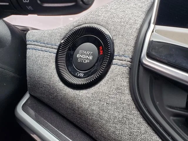 Used 2022 Laser Blue Pearlcoat Jeep Latitude image 13