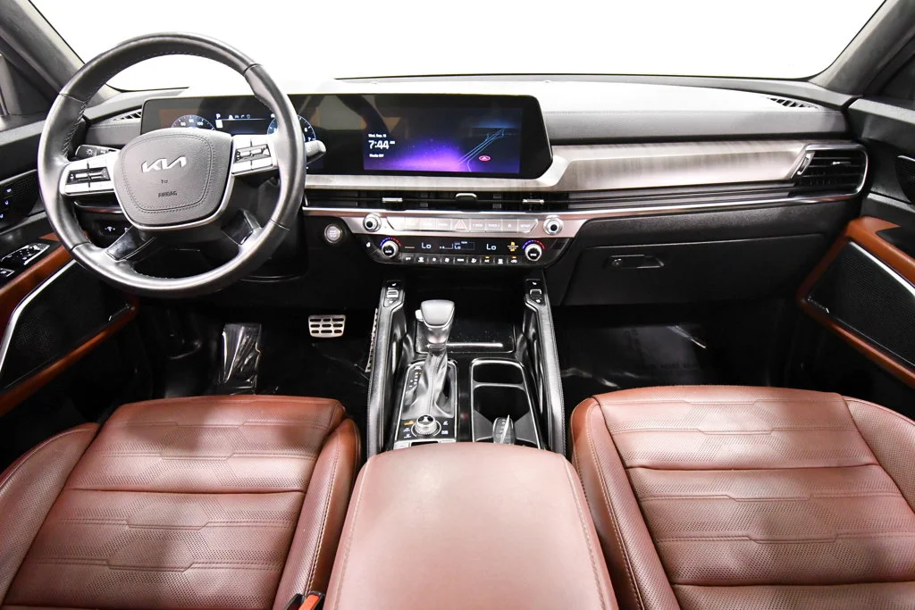 Certified Used 2024 White Kia SX-Prestige image 3