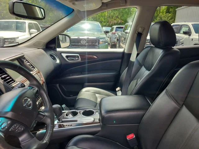 Used 2016 Silver Nissan SL image 18