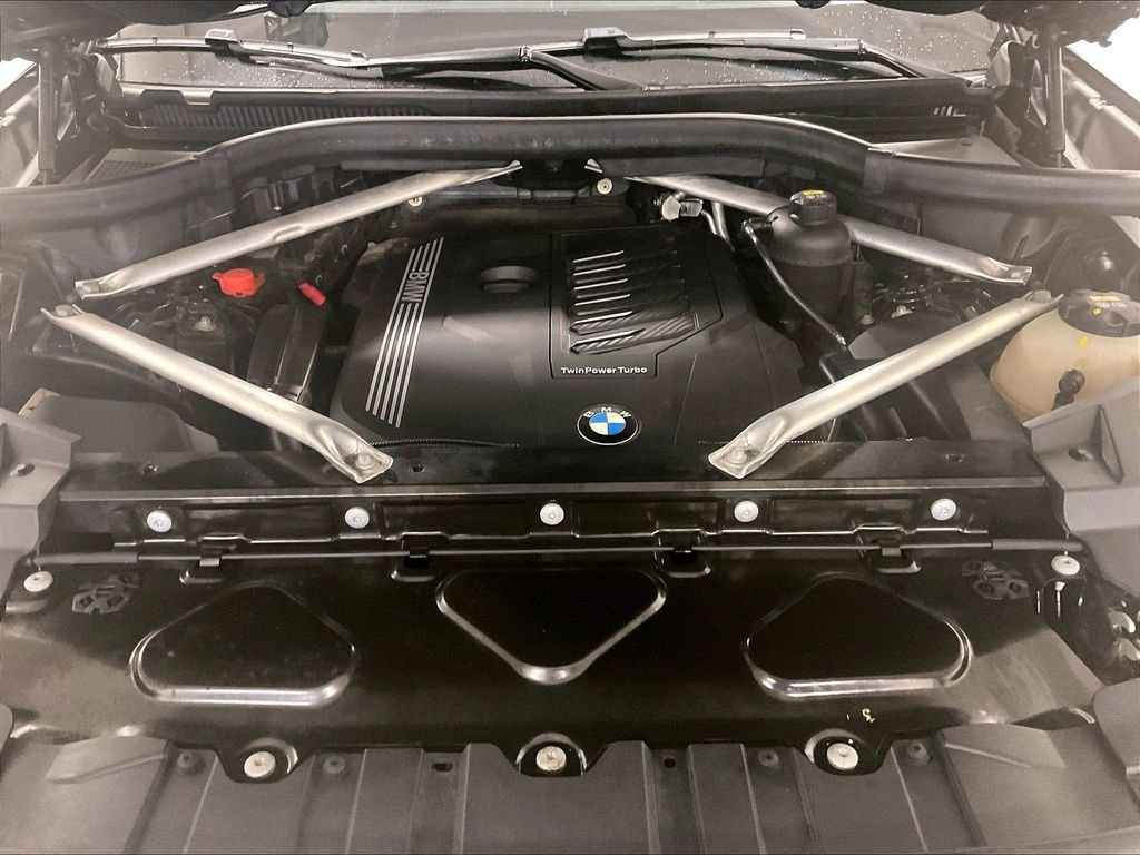Used 2020 Black BMW xDrive40i image 29