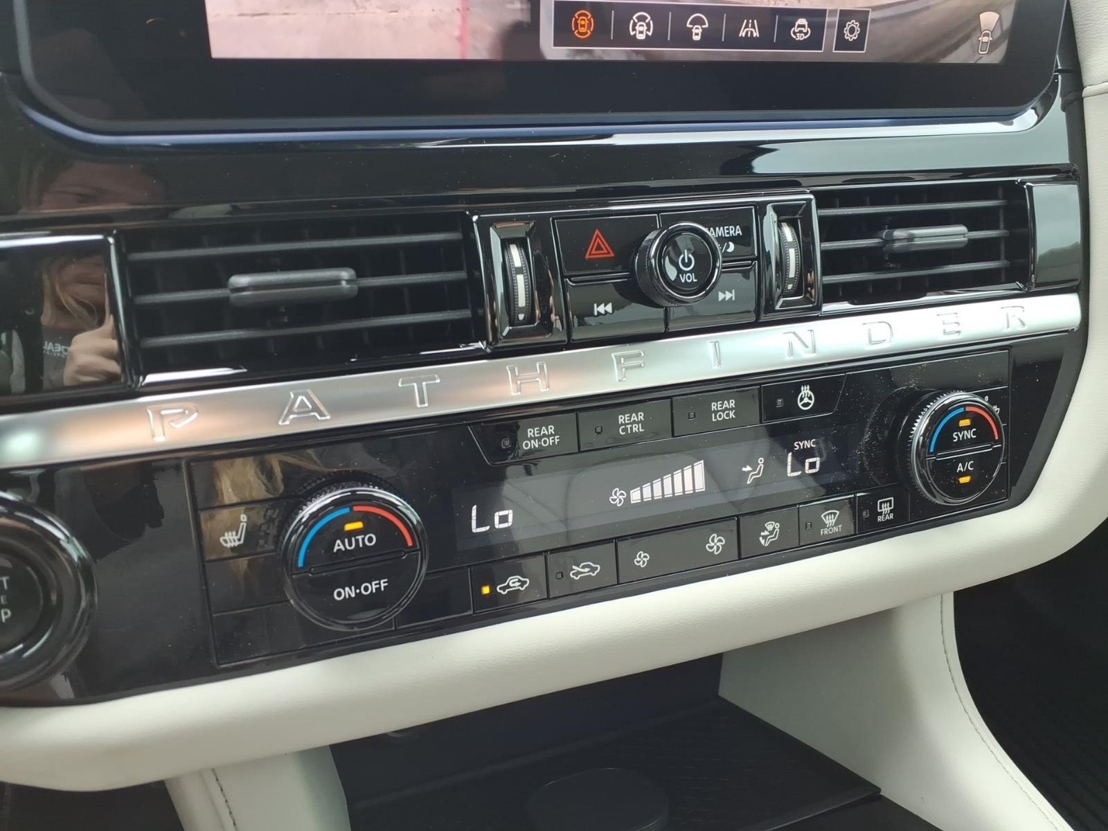 2026 Nissan Pathfinder SL White at Robbins Nissan