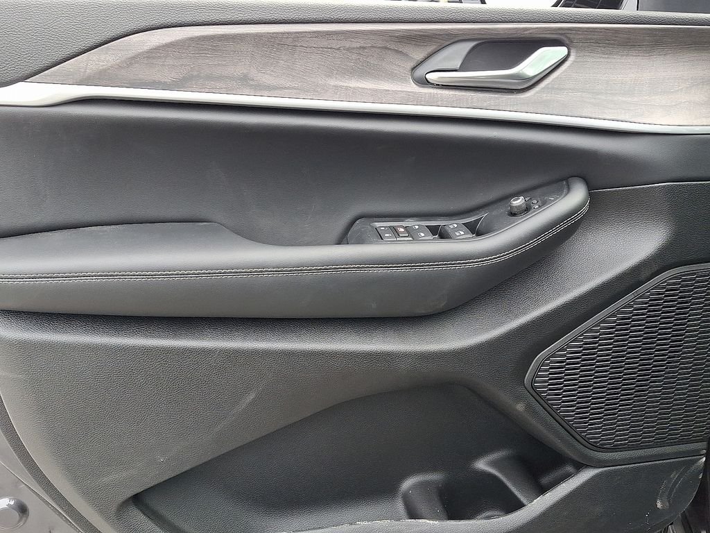 New 2026 Baltic Gray Metallic Clearcoat Jeep Altitude image 8