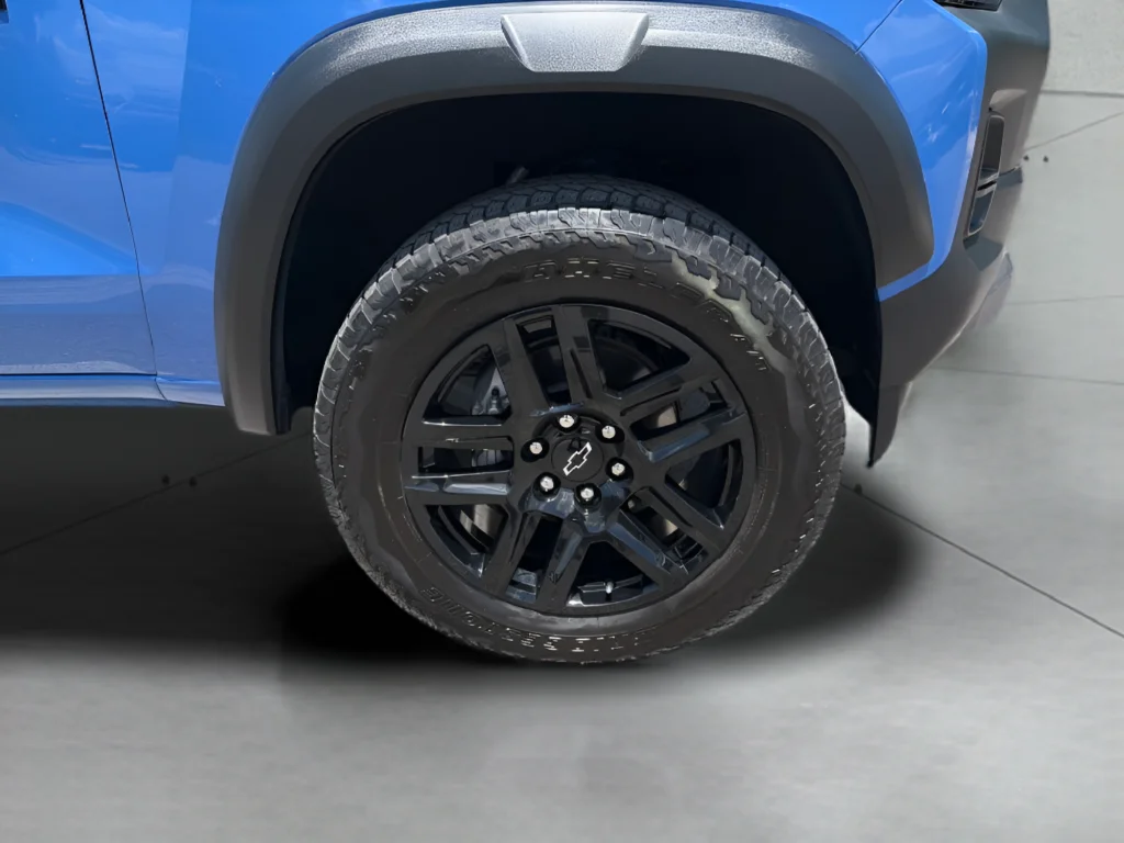 Used 2025 Blue Chevrolet Trail Boss image 17