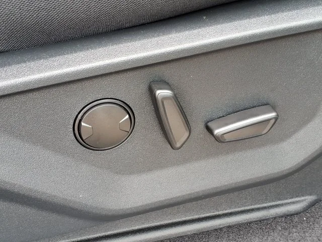 New 2026 Carbonized Gray Metallic Ford XLT image 32