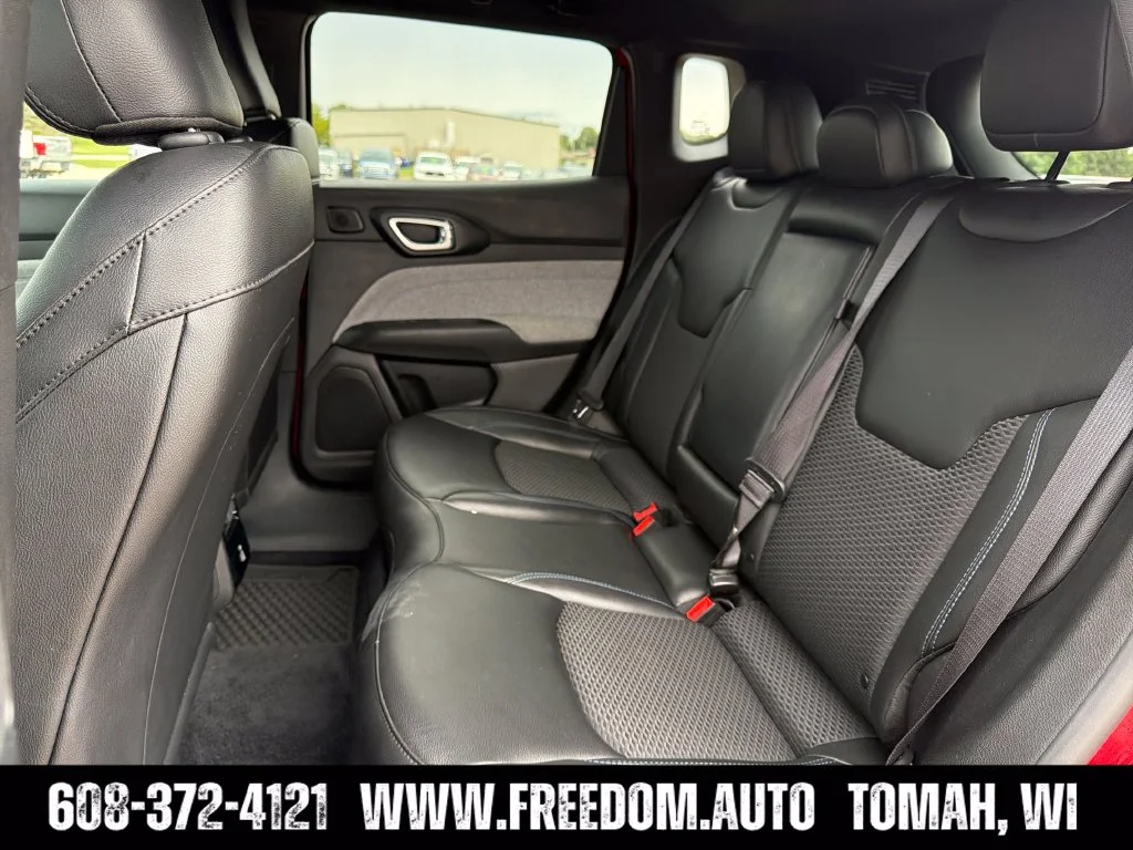 Used 2025 Red Jeep Latitude image 27
