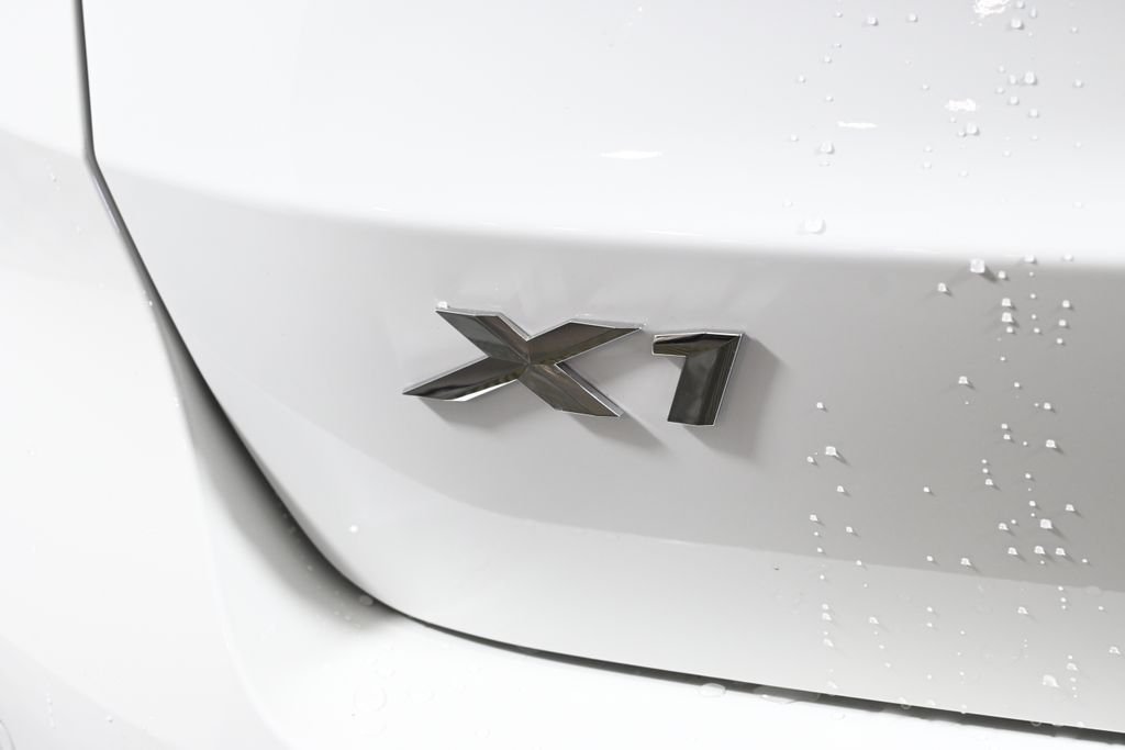 Used 2026 Alpine White BMW xDrive28i image 39
