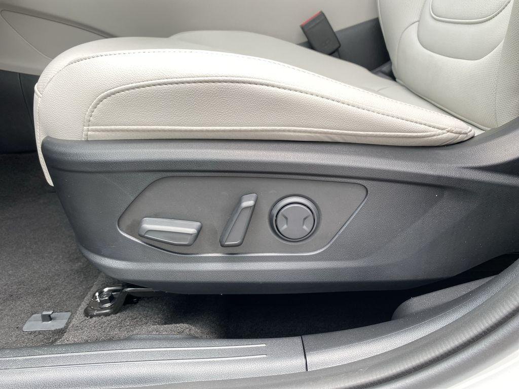 New 2026 White Pearl Hyundai SEL Premium FWD image 12