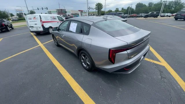 2025 Kia K4 LXS - Photo 8