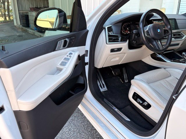 Used 2021 Mineral White Metallic BMW xDrive40i image 7