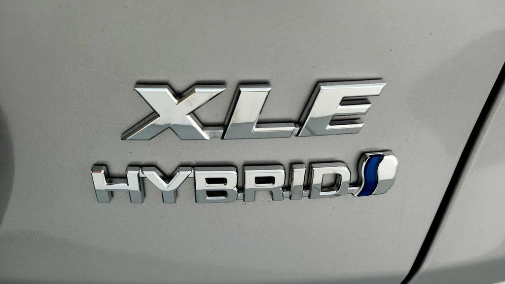 Certified Used 2022 Silver Toyota XLE image 14
