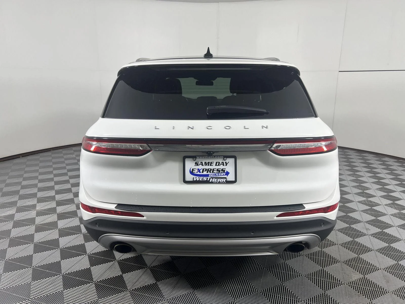 Used 2021 Pristine White Lincoln Reserve image 13