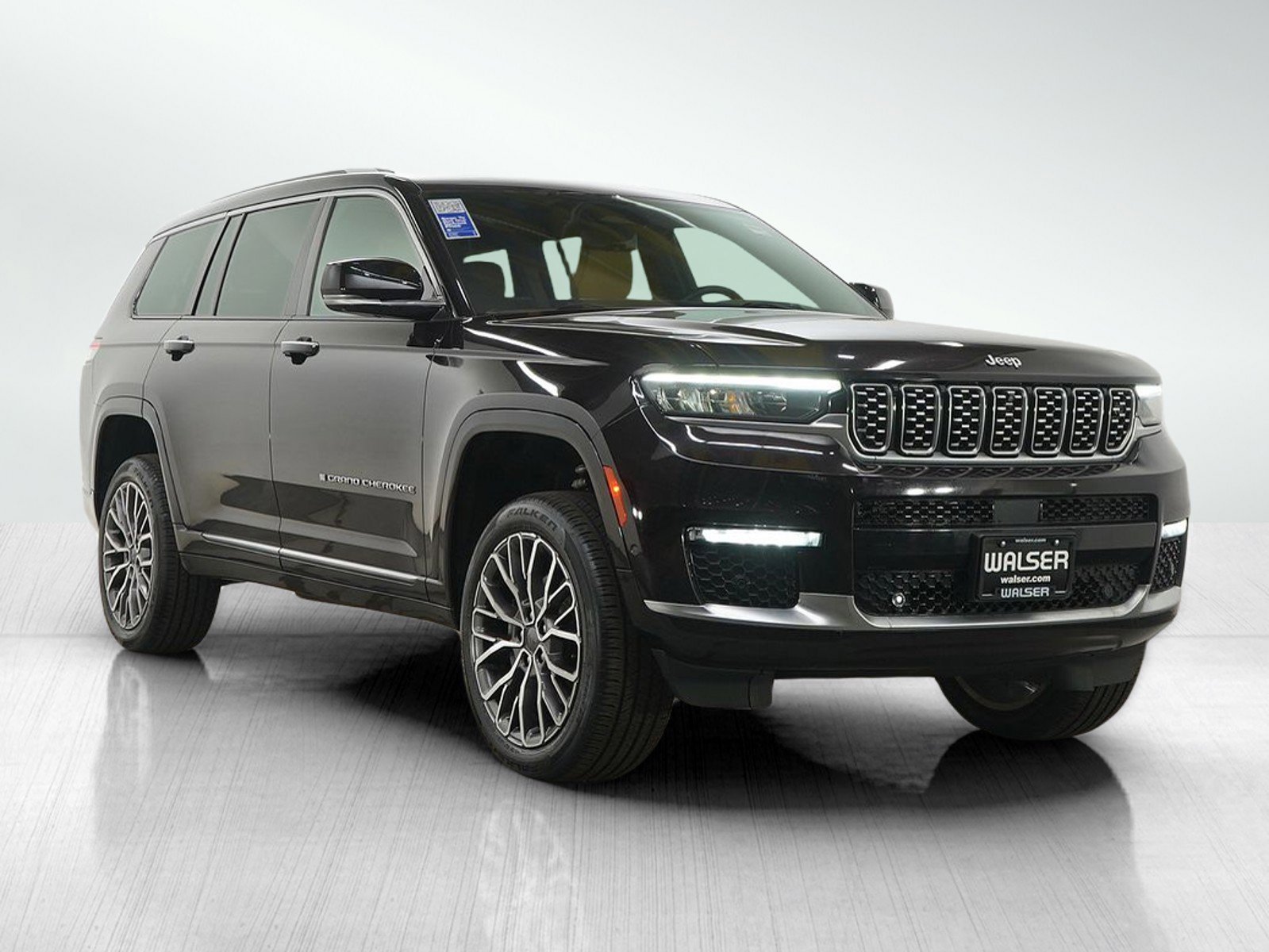 Used 2022 Ember Pearlcoat Jeep Summit image 8