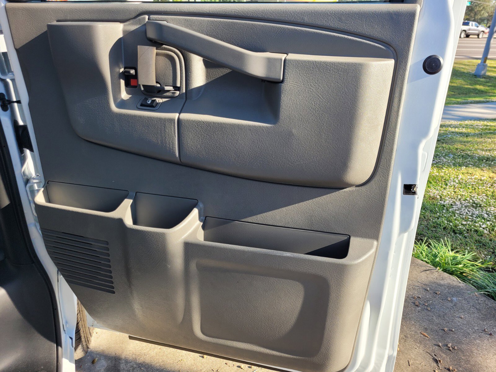 2025 Chevrolet Express Cargo Work Van - Photo 24