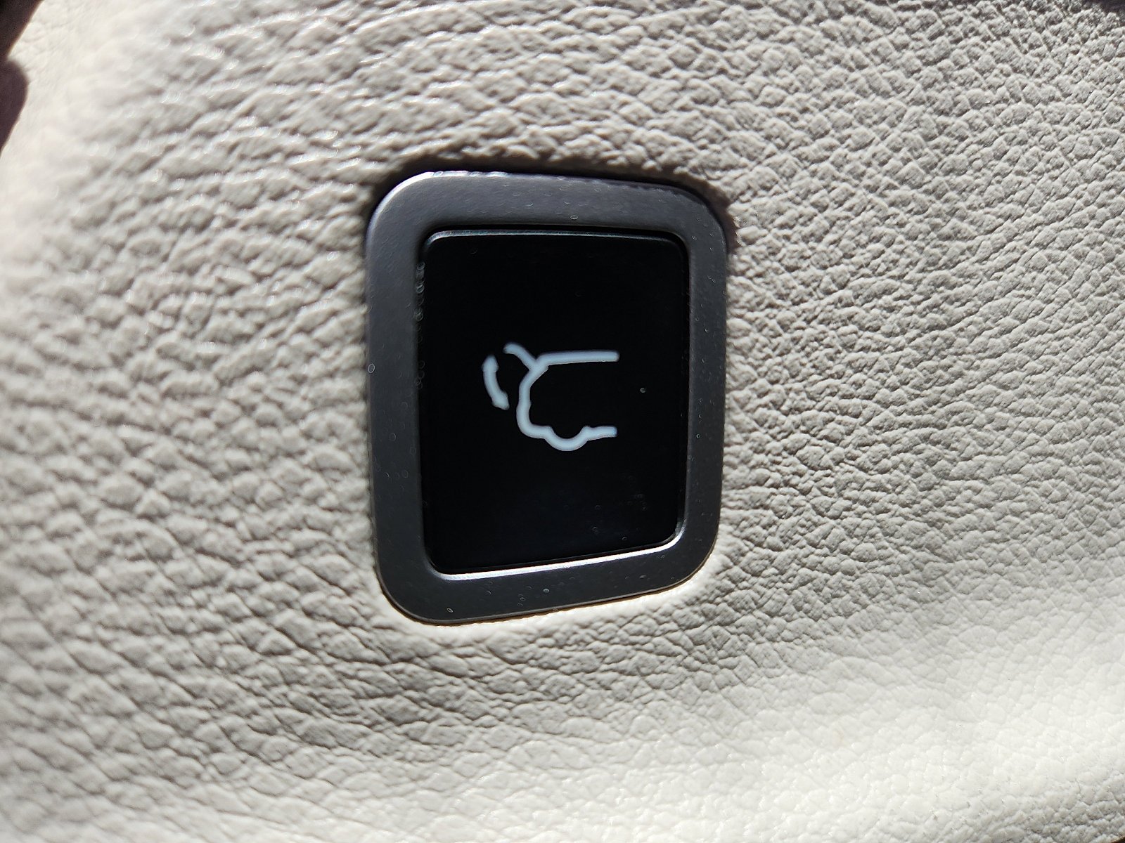 Used 2024 Brilliant Black Crystal Pearlcoat Chrysler Hybrid Select image 30