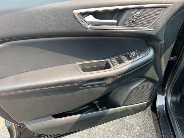 Used 2022 Black Ford SEL image 12