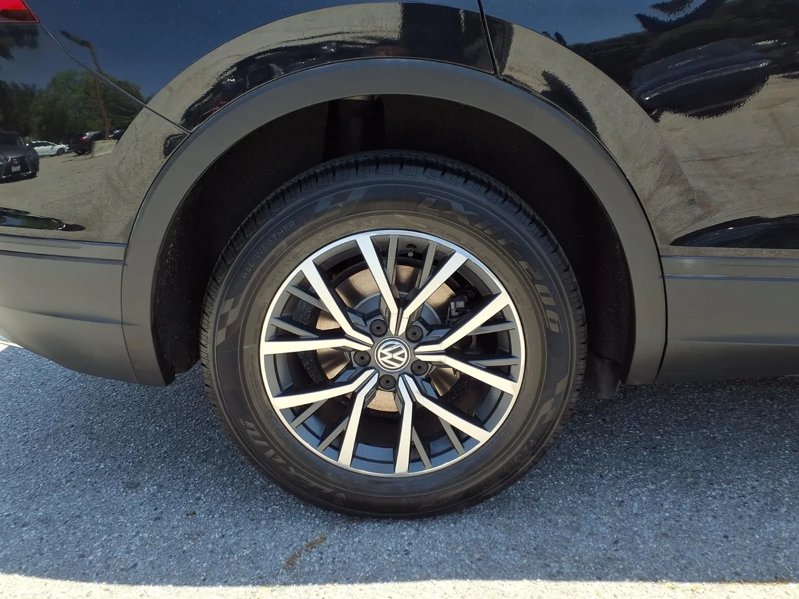Used 2019 Black Volkswagen 2.0T SE image 4