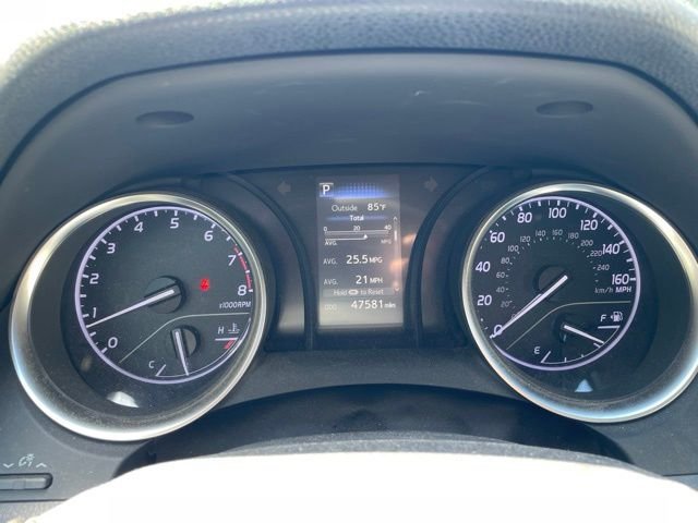 Used 2018 Silver Toyota SE image 5