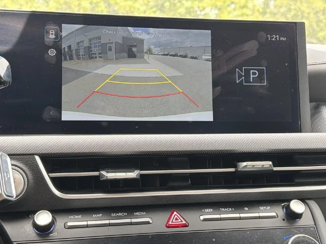 Used 2025 White Hyundai SEL image 18