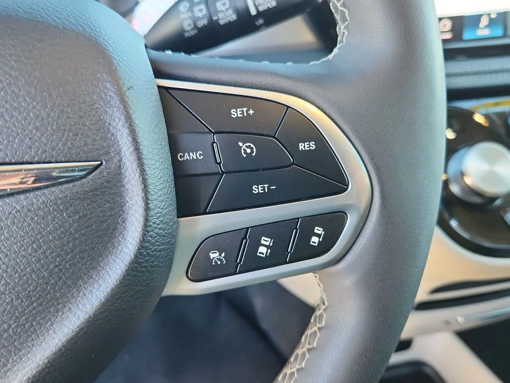 Used 2023 Black Chrysler Touring L image 21