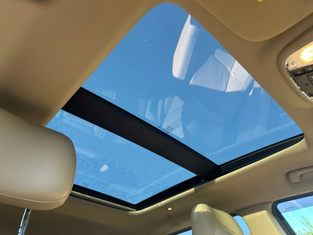 Used 2017 Velvet Jeep Limited image 20