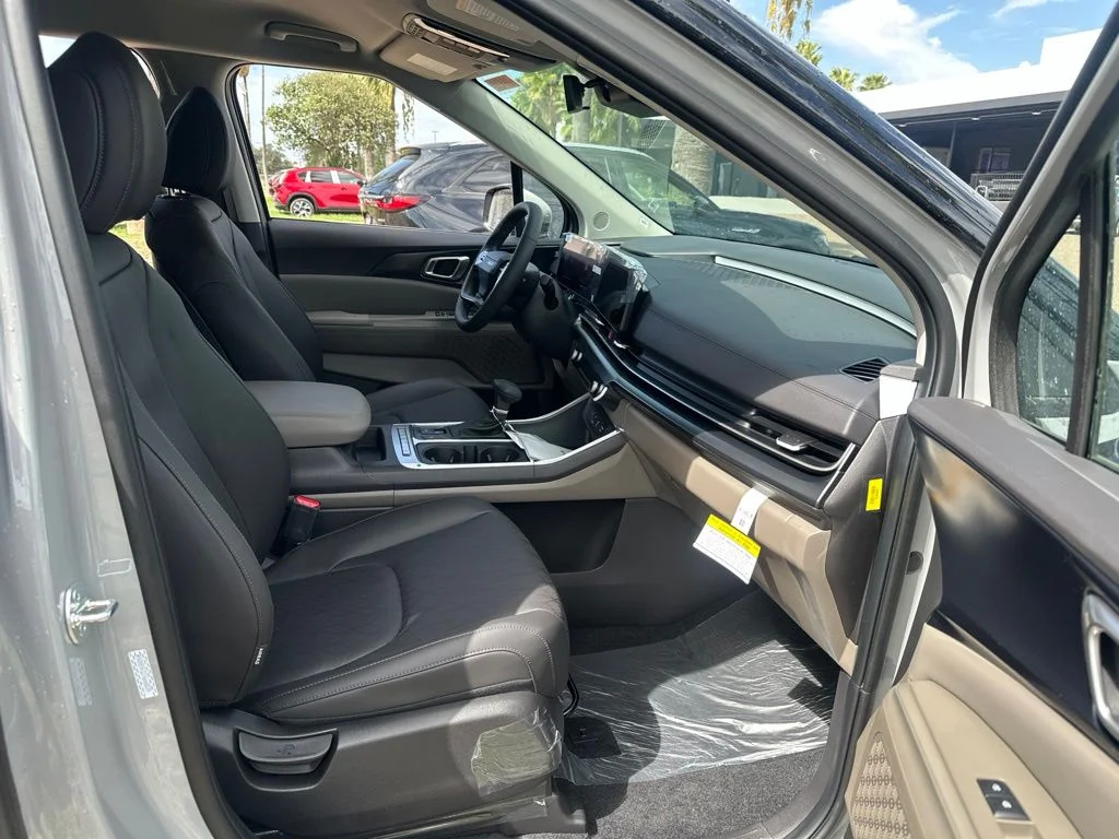 New 2027 White Kia LXS image 13