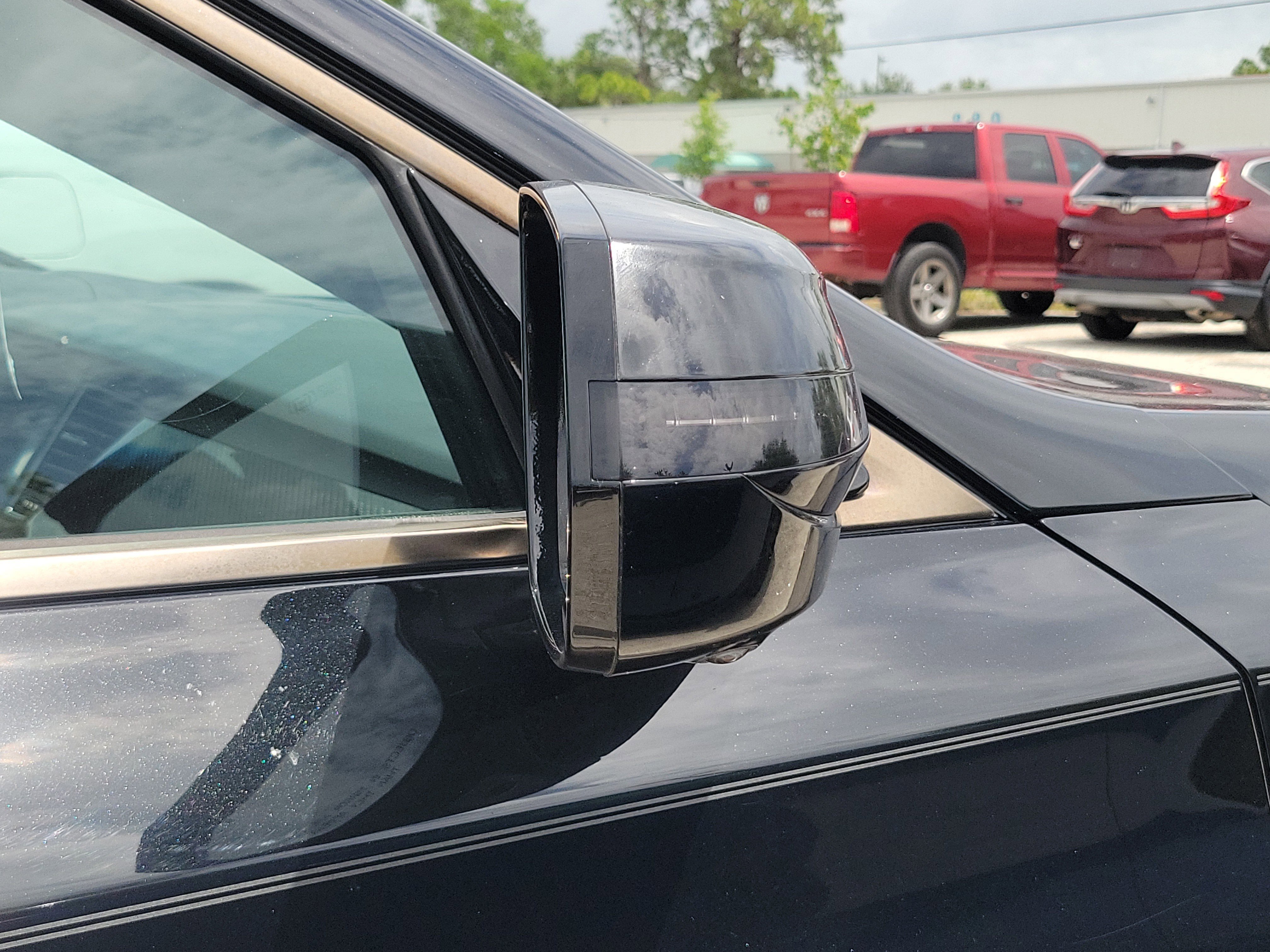 Used 2018 Black Genesis 3.3T Sport image 9