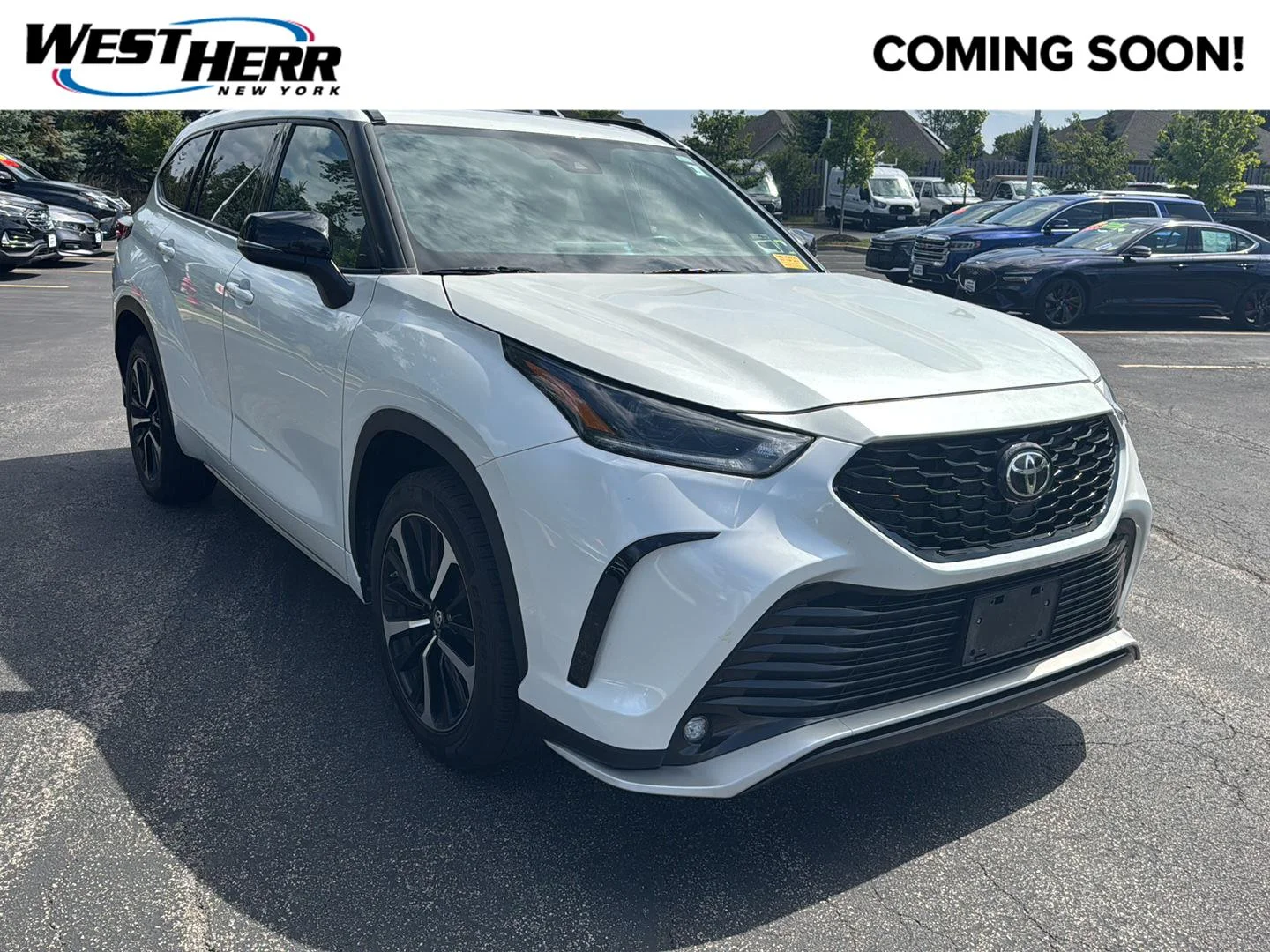 Used 2022 Wind Chill Pearl Toyota  image 1