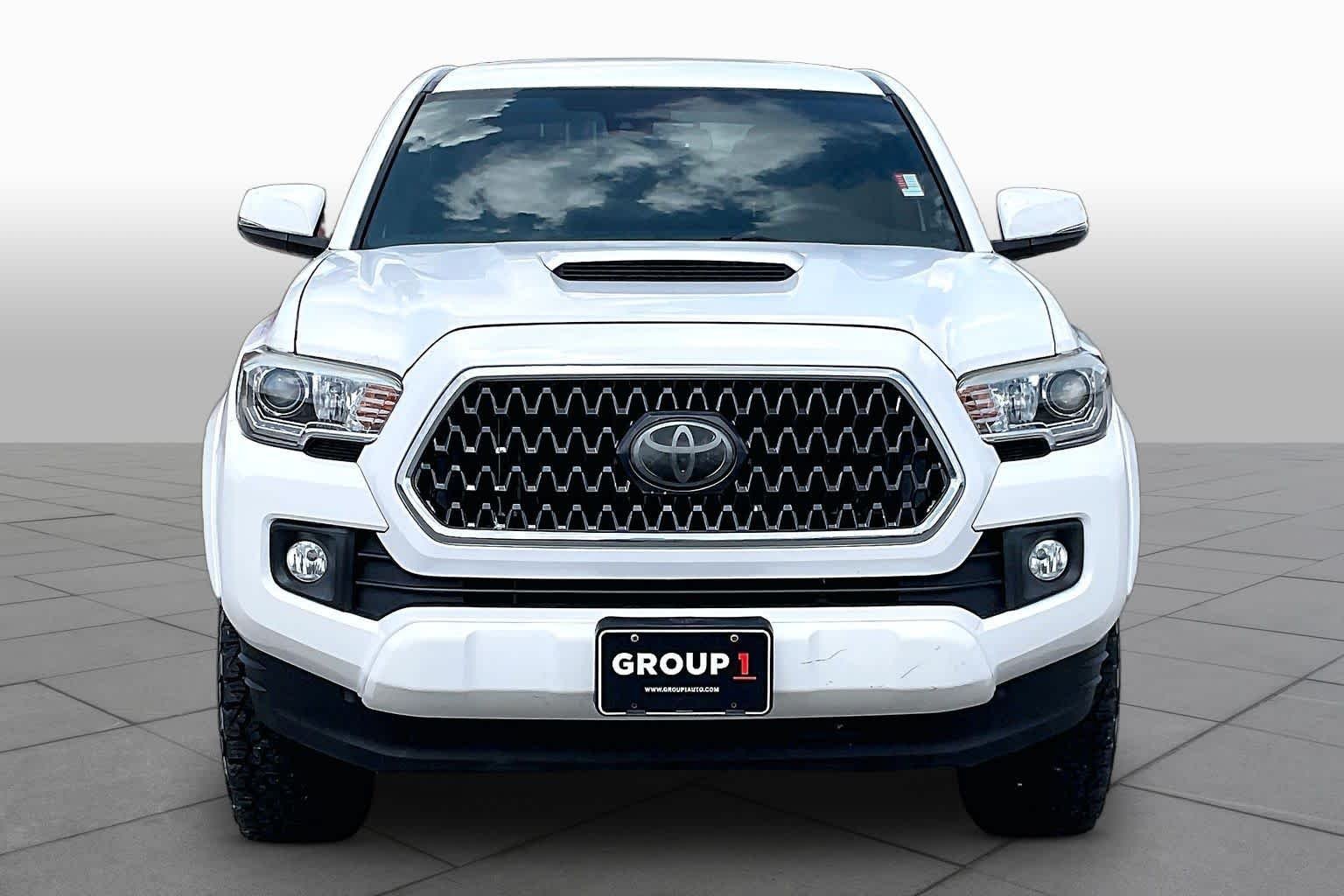 Used 2018  Toyota SR5 image 4