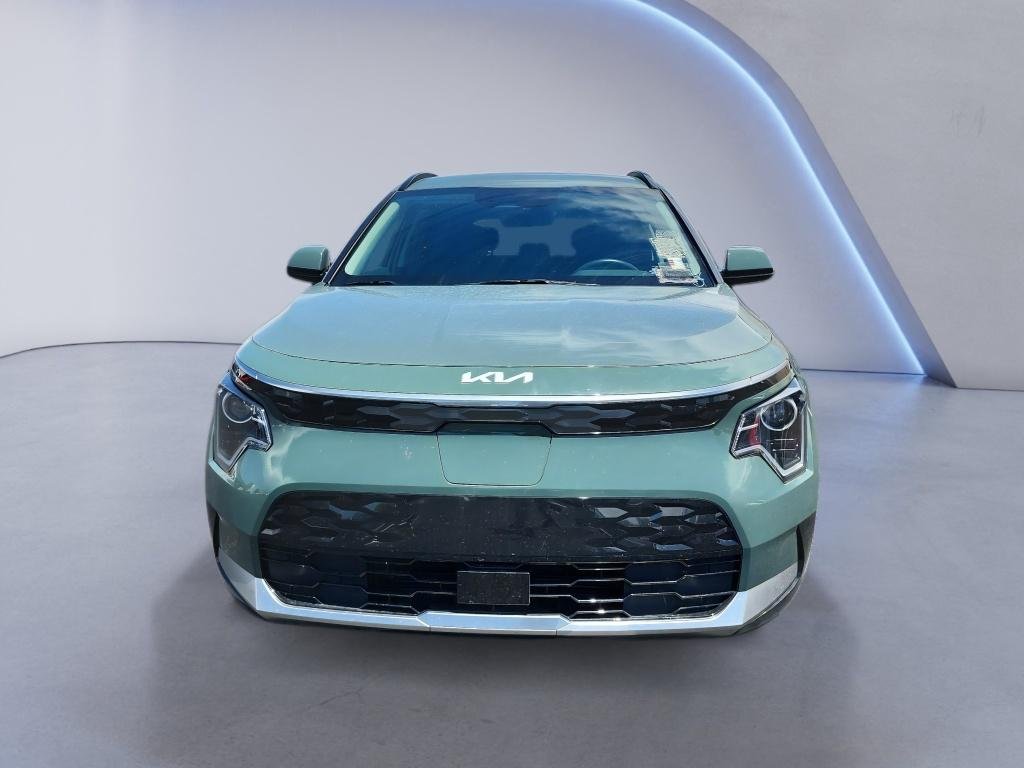 Used 2023 Cityscape Green Kia Wind image 2