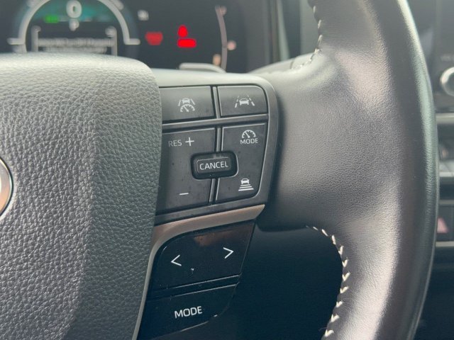 Certified Used 2025  Toyota SE image 19