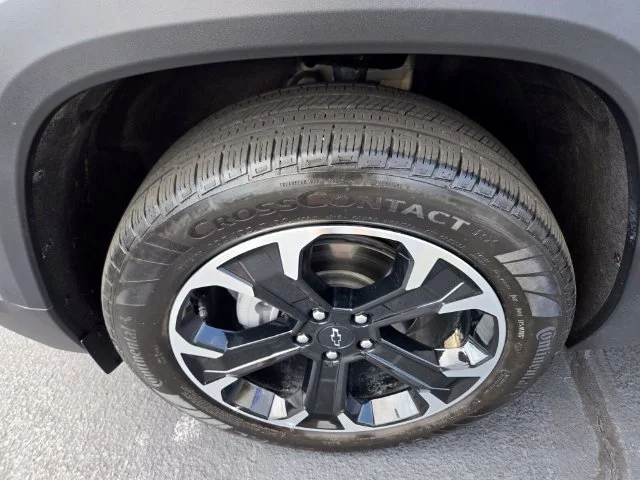 Used 2025 Gray Chevrolet LT image 23
