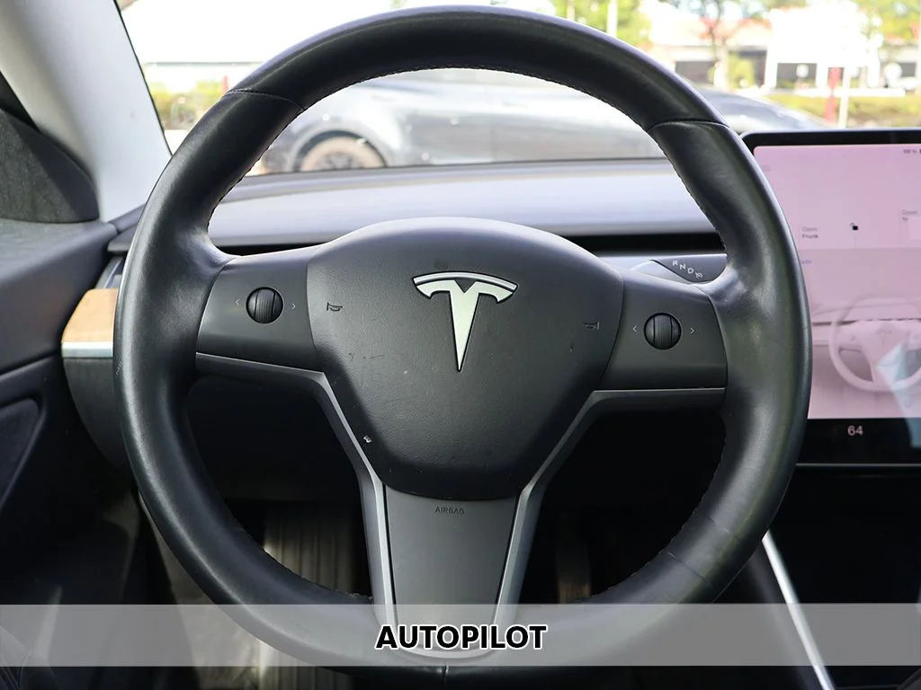Used 2018 Red Tesla Long Range image 3