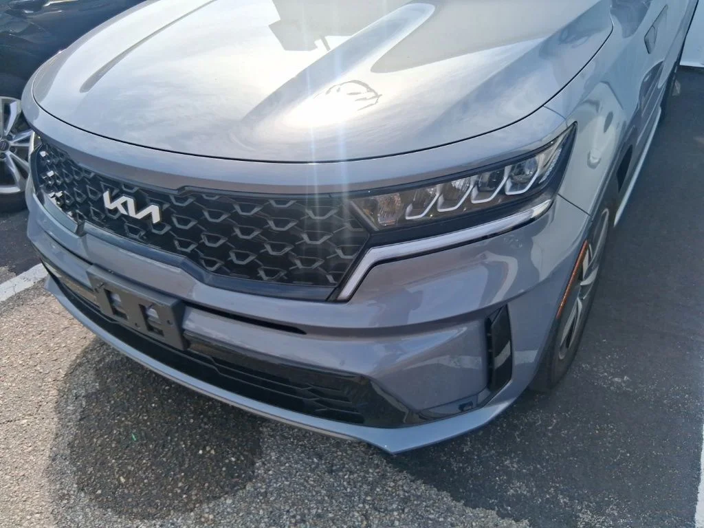 Used 2023 Silver Kia S image 19