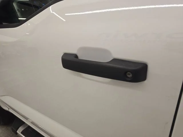Certified Used 2021 Oxford White Ford XLT image 18
