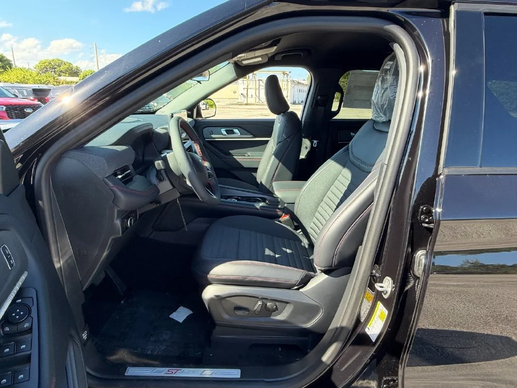New 2027 Black Ford Active image 9