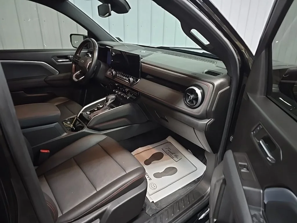 Used 2023 Black Chevrolet Z71 image 18