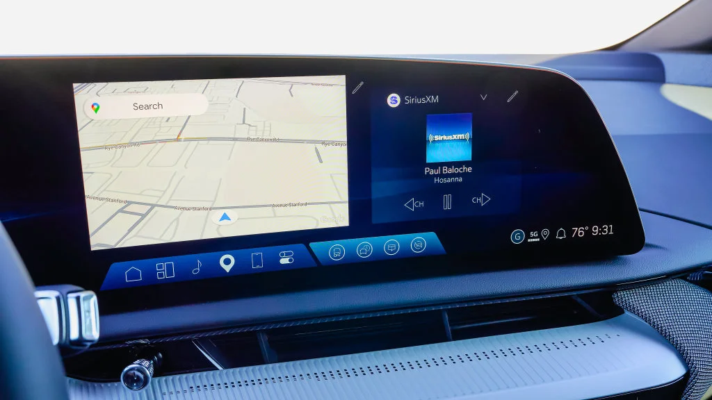 2027 Cadillac OPTIQ Luxury - Photo 14