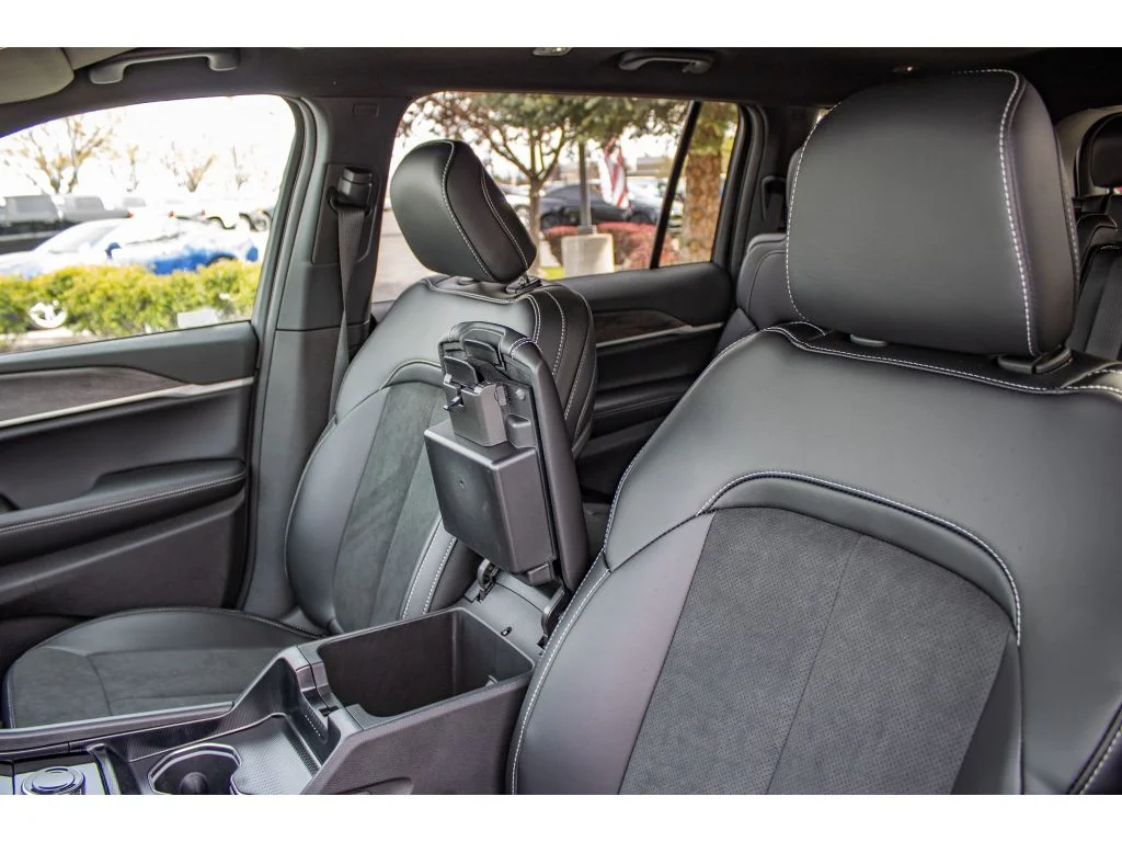 New 2026 SILVER ZYNITH Jeep Laredo Altitude image 35