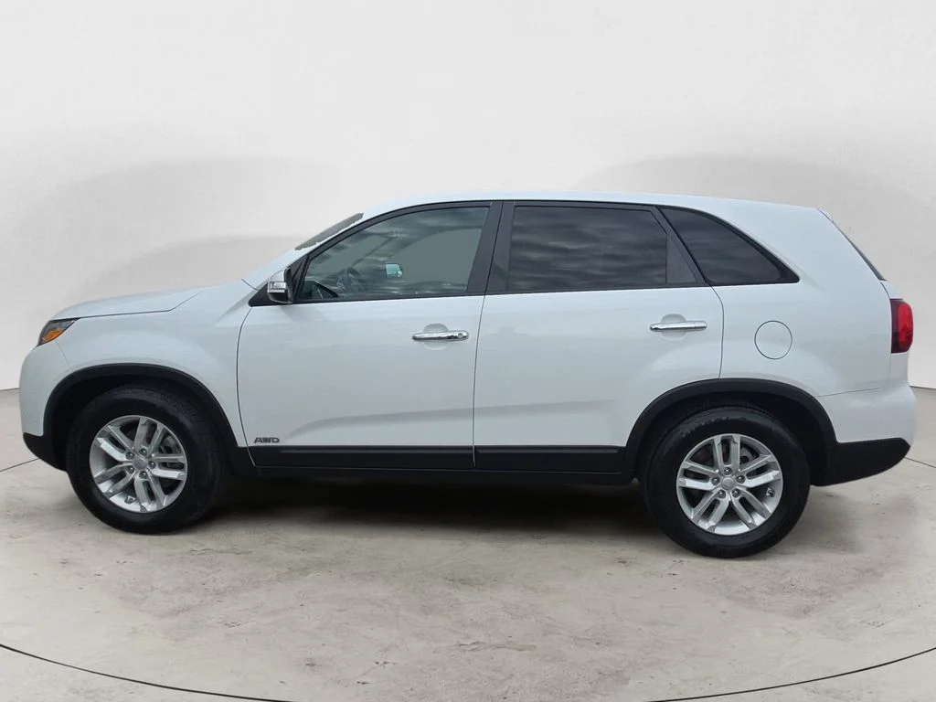 Used 2015 White Kia LX image 2
