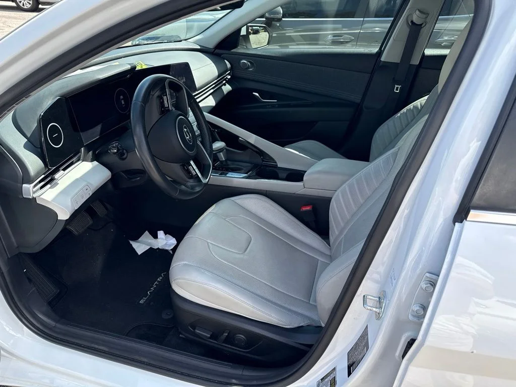 Used 2023 White Hyundai Limited image 7
