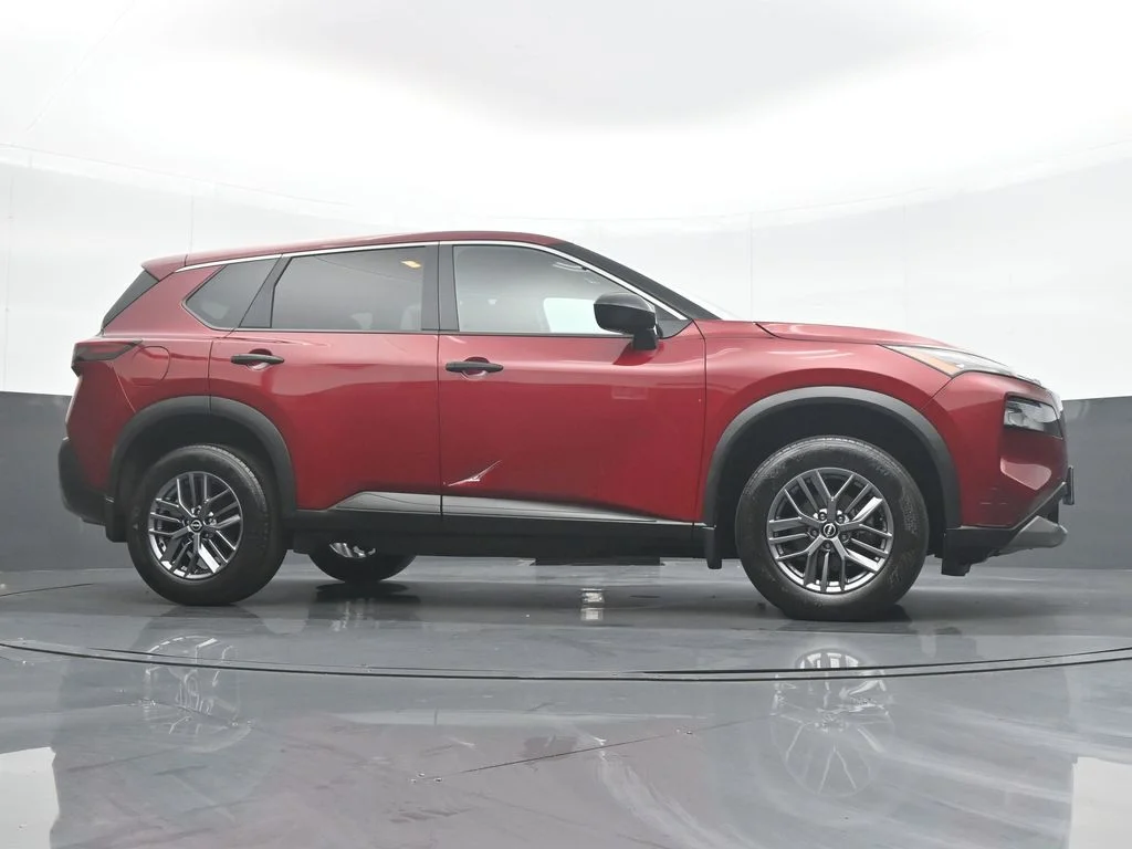 Used 2023 Red Nissan S image 39