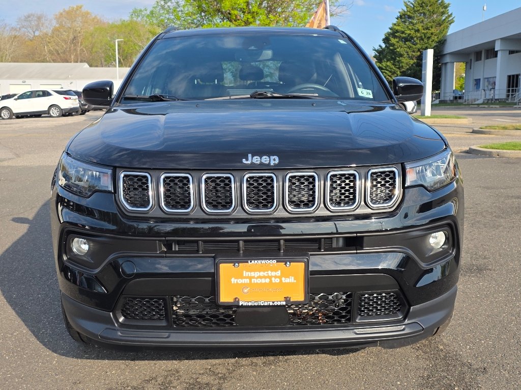 Certified Used 2023 Diamond Black Crystal Pearl Coat Jeep Latitude image 10