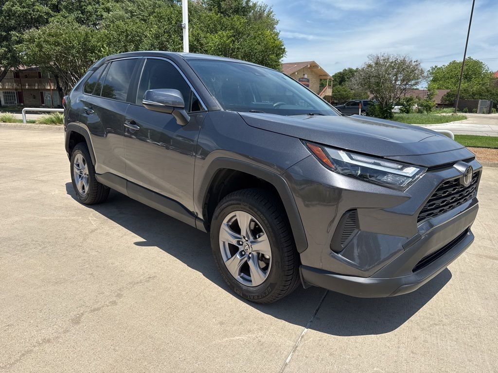 2024 Toyota RAV4 LE - Photo 8