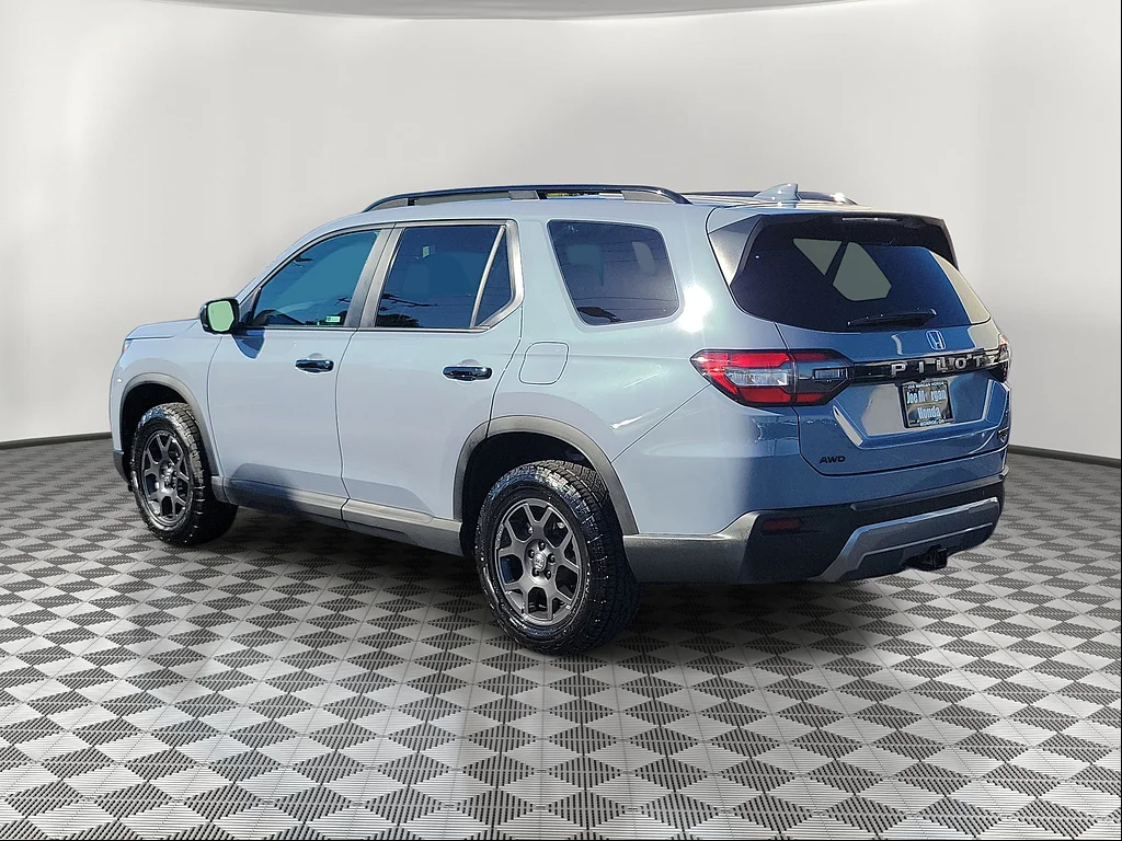 2026 Honda Pilot TrailSport, photo 2 of 12