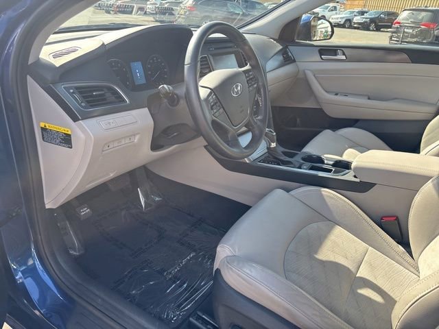 Used 2017 Lakeside Blue Hyundai Sport image 18