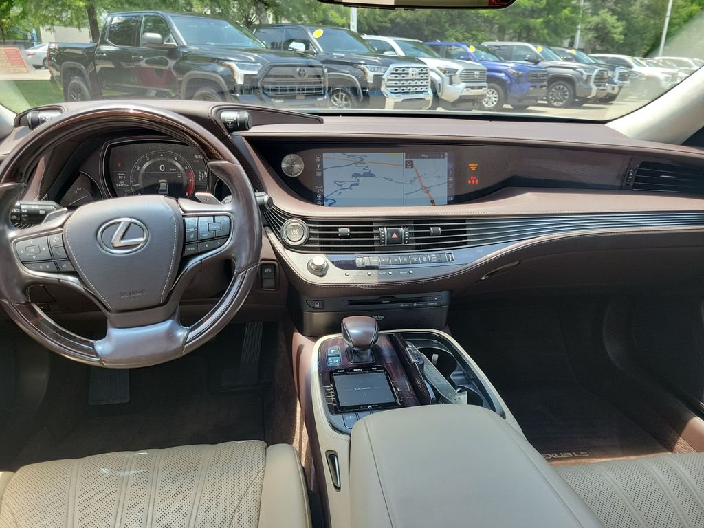 Used 2018 White Lexus 500 Base image 18