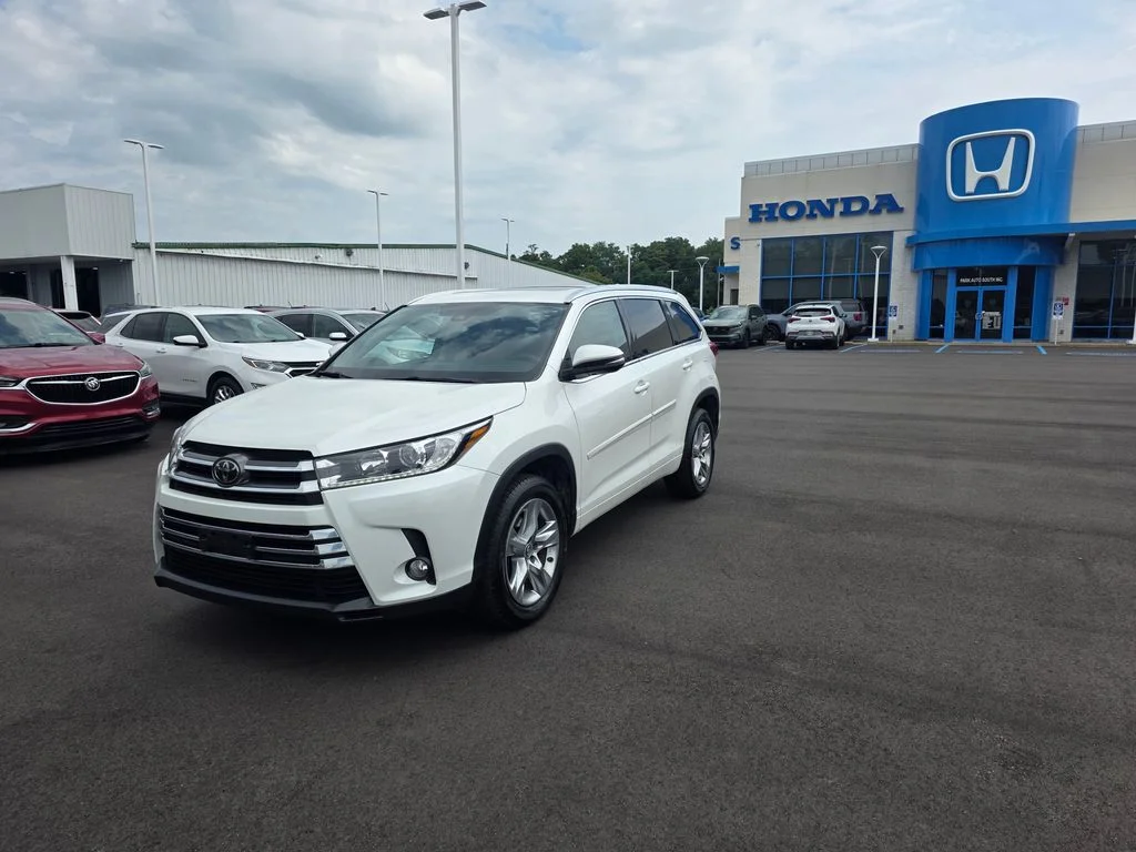 Used 2017 Blizzard Pearl Toyota Limited image 7