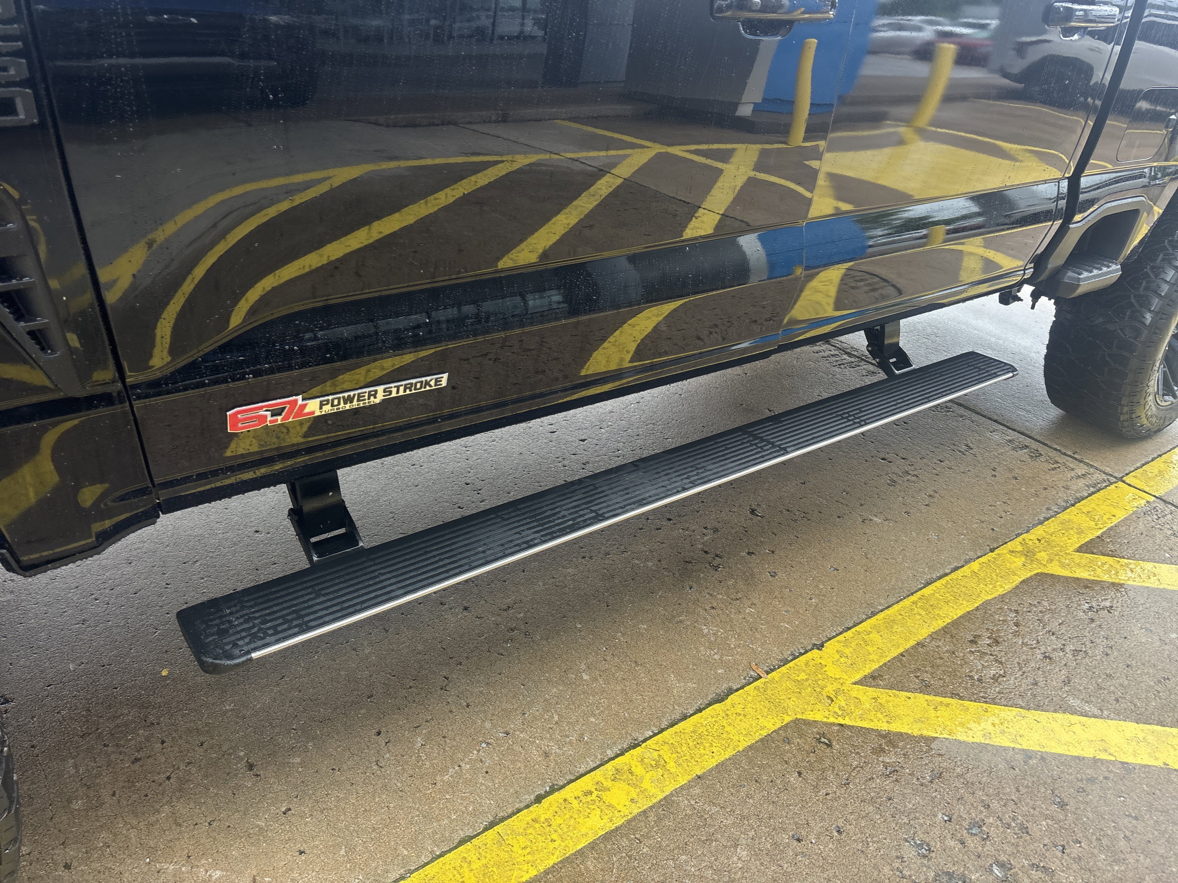 Used 2023  Ford XL image 19