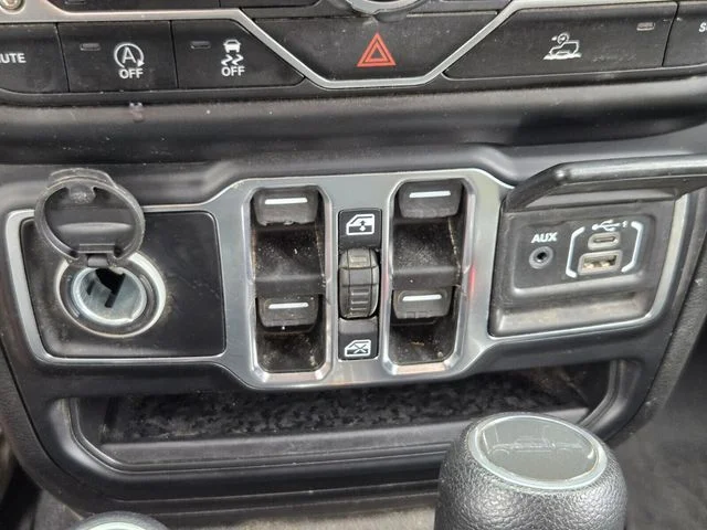 Used 2022 Gray Jeep Sport image 27
