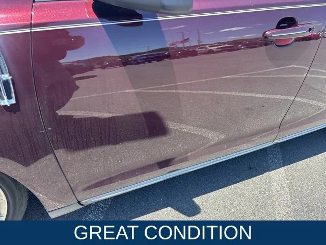 Used 2011 Red Lincoln Base image 4